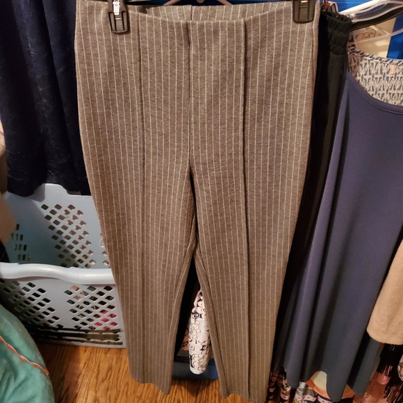 Size medium size 8 Forever 21 (primarily cotton)&spandex slacks&5 blouses - Picture 3 of 8